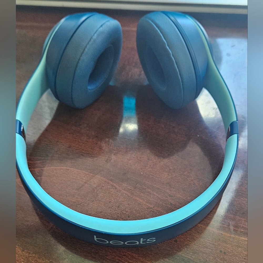 Blue Beats Solo 3 Wireless Headphones - Need Repair!